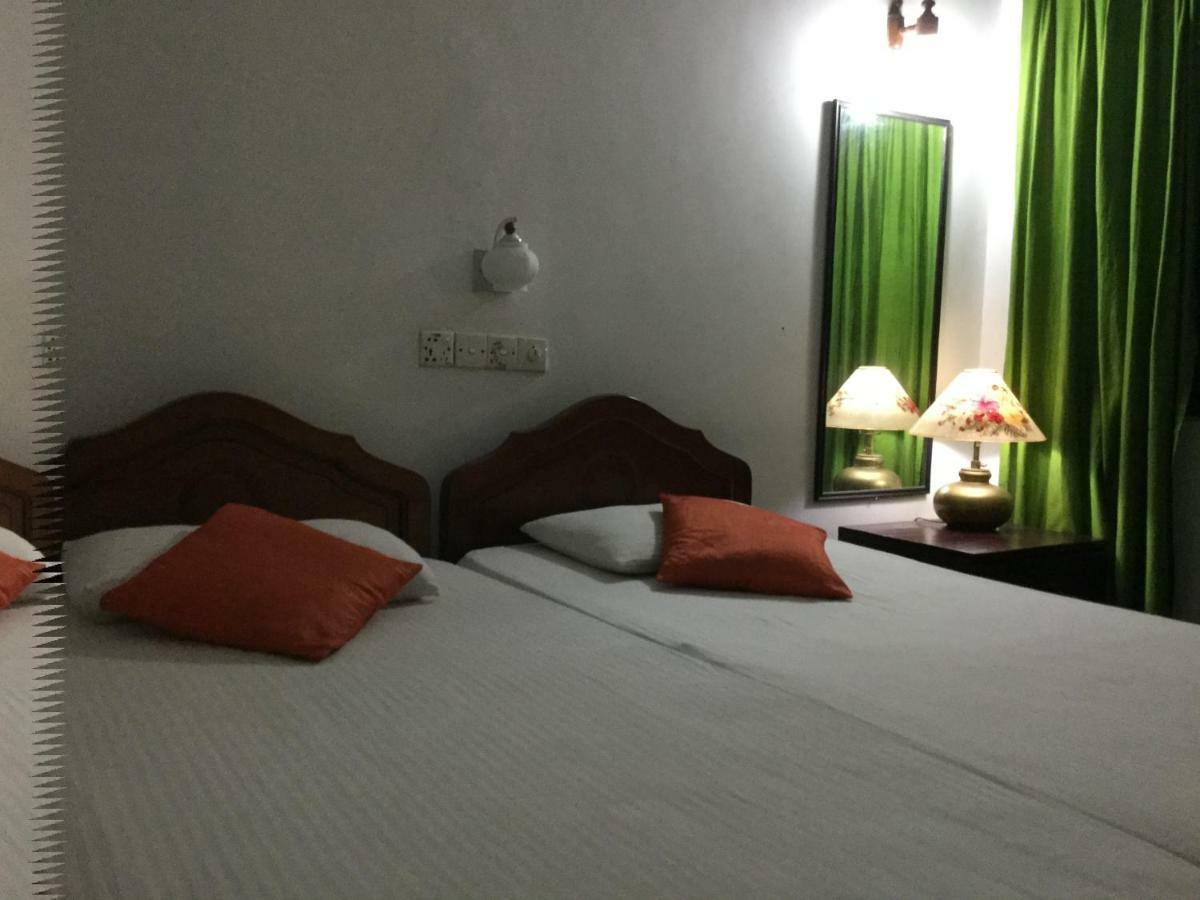 Kandy Inn Madugalle'S Family Guest House Ngoại thất bức ảnh